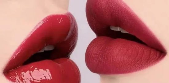 رژ لب مات بهتر است یا براق؟ مقایسه کامل مزایا، معایب و انتخاب بهترین مدل