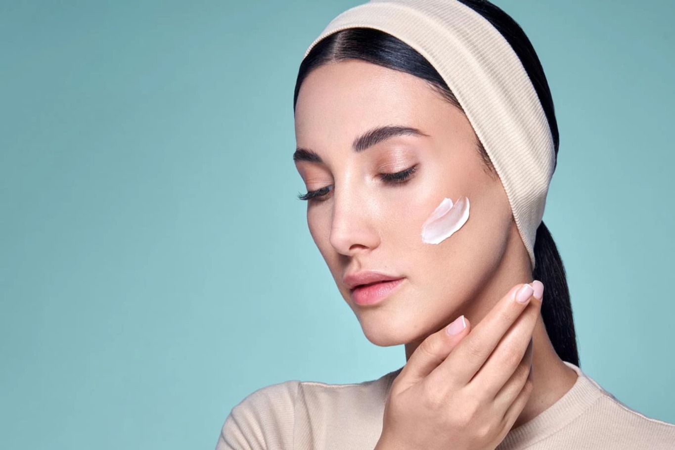 روتین پوستی صبح مرحله به مرحله | راهنمای جامع و ترتیب صحیح محصولات